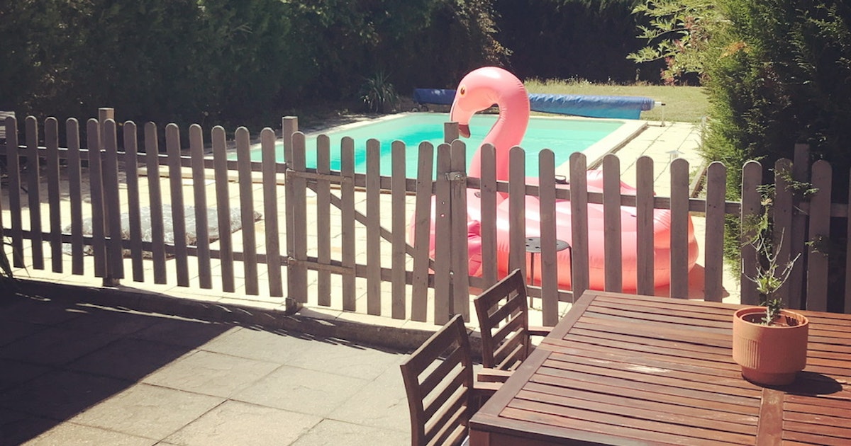 SUPERHOST Grande piscine avec terrasse jardin et barbecue SUPERHOST Grande piscine avec terrasse jardin et barbecue