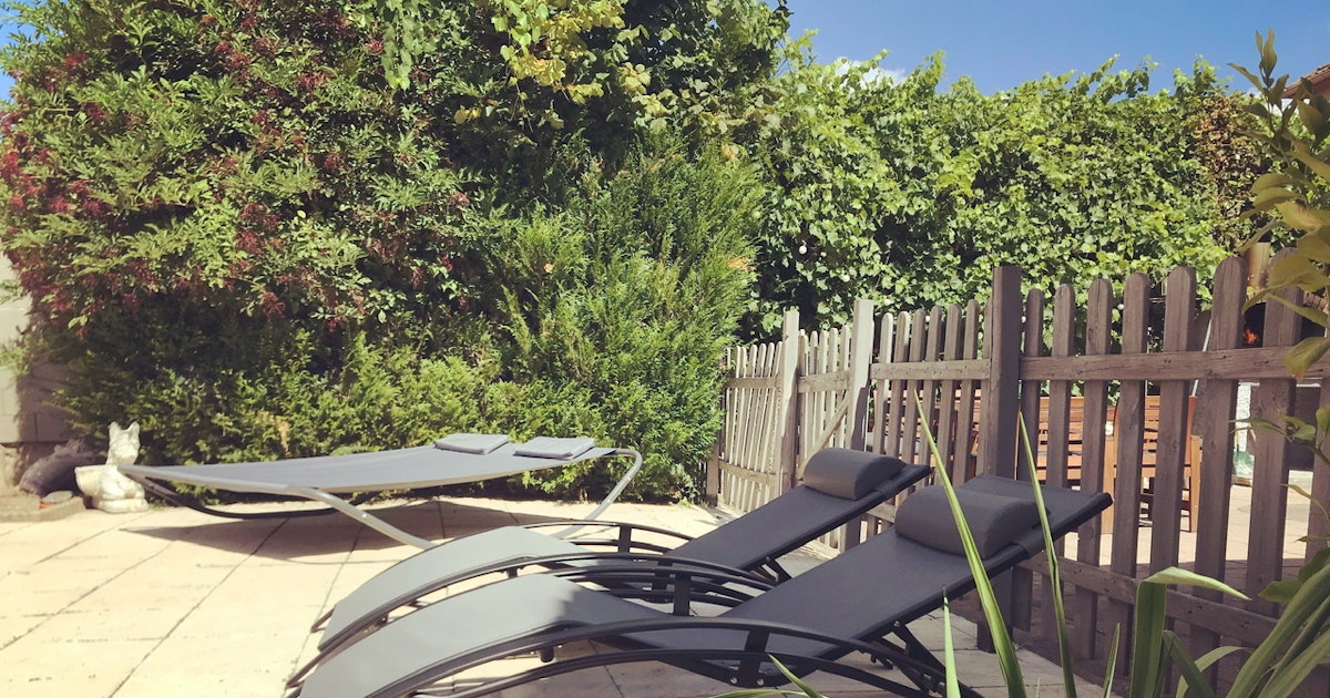 SUPERHOST Grande piscine avec terrasse jardin et barbecue SUPERHOST Grande piscine avec terrasse jardin et barbecue