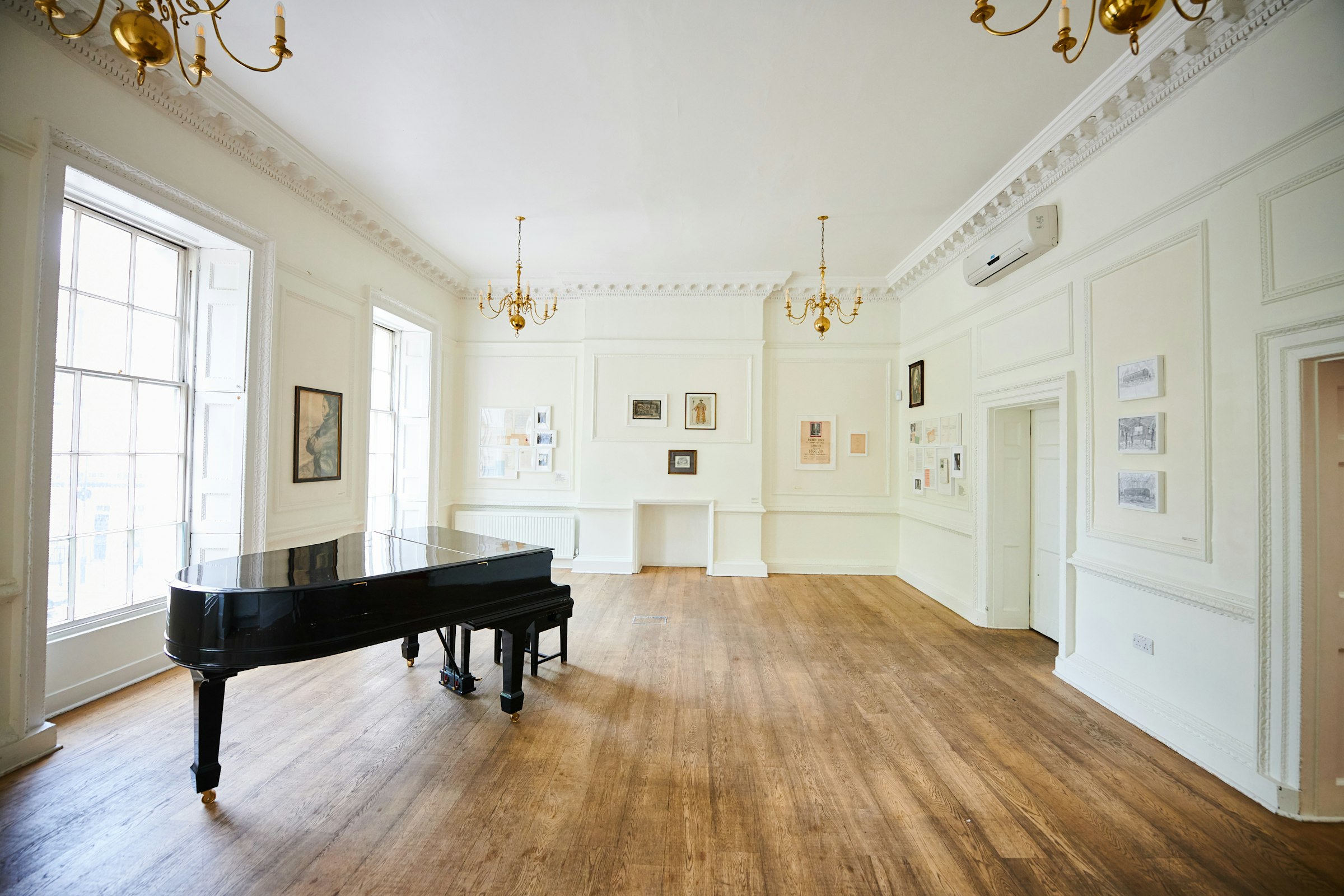 elegent venue with grand piano