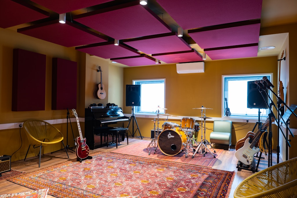 Eric's live room, hired by the GoGo Burns