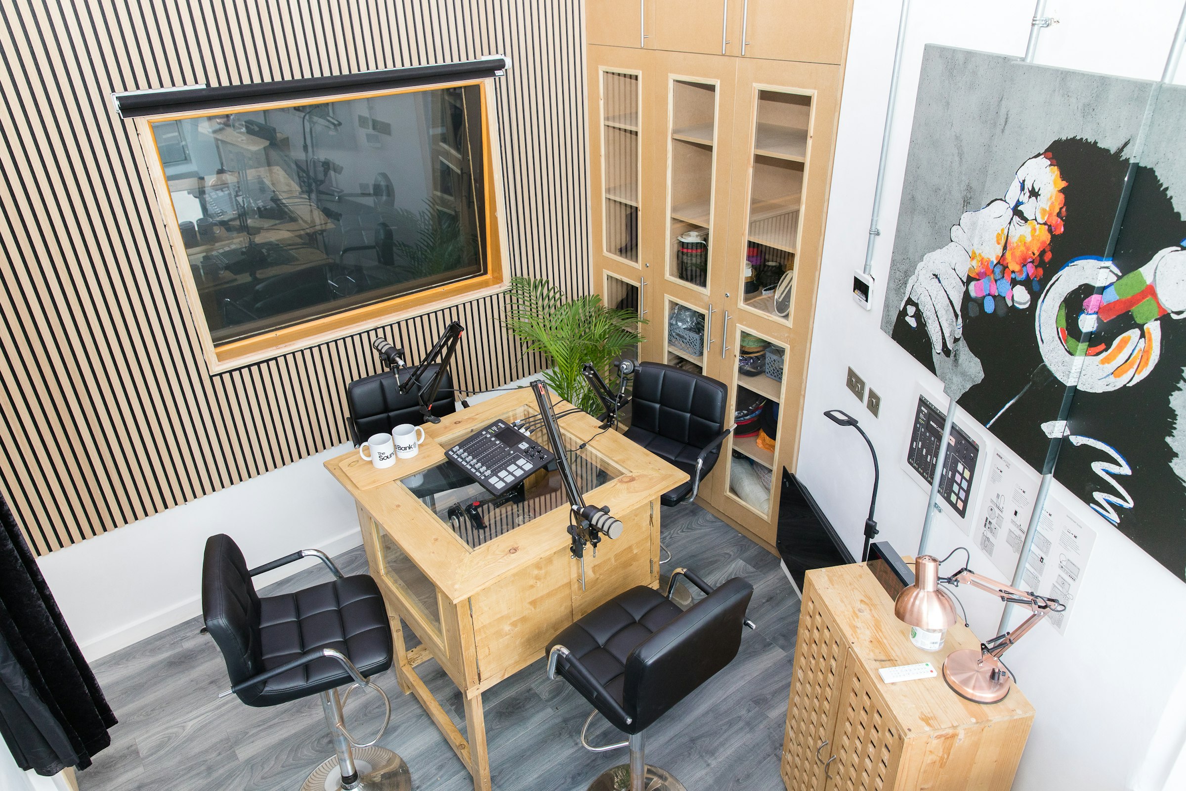 Image showing a podcast studio to rent in La