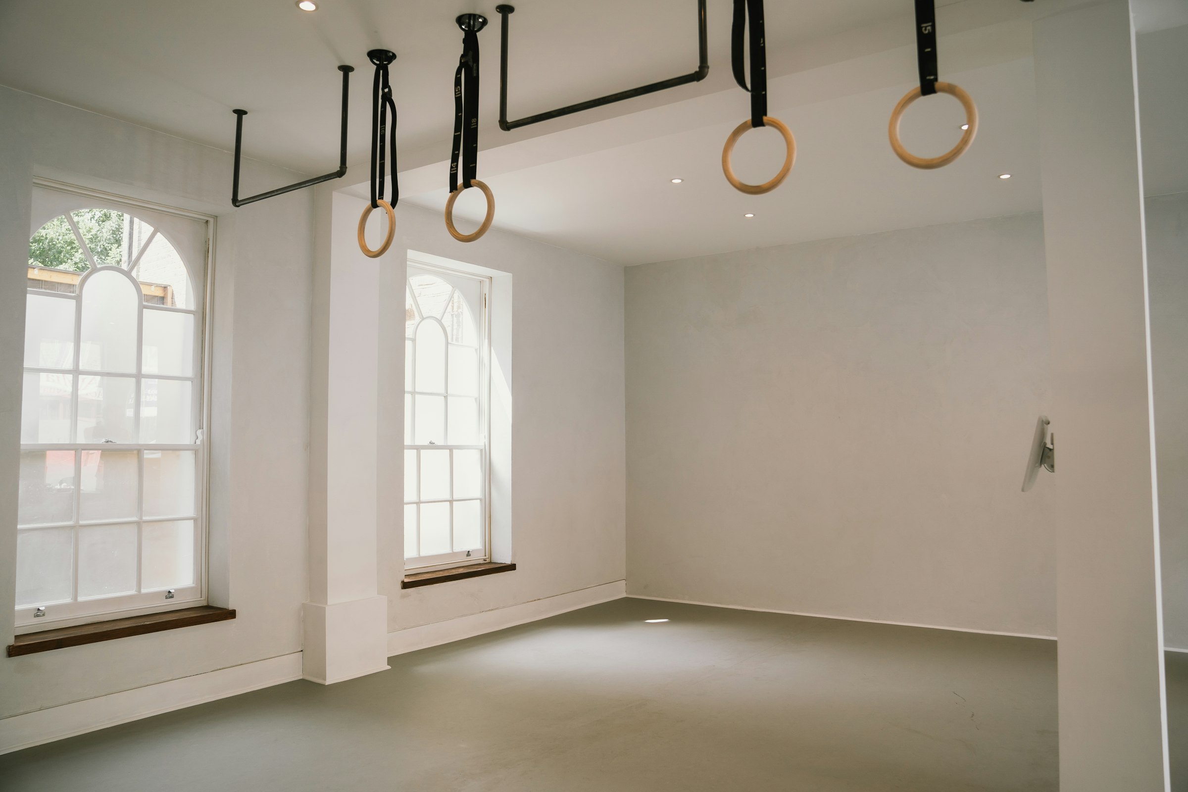 image of a white fitness studio in fulham for rent