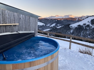 A relaxing bath in the hot tub with a magnificent view