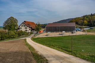 The Wetzenhof is situated at the foot of the Randen, surrounded by pastures and forests.