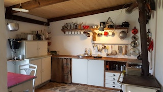 Kitchen with Brünneli and running cold water in summer