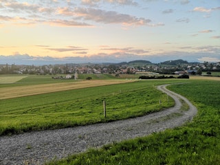 Das Dorf Schwarzenburg mit Blick auf den Wengerhof..