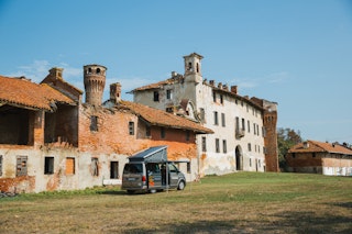 Im großen Innenhof des Schlosses stehen zahlreiche Räume zur Verfügung