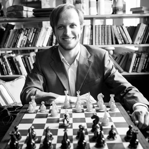 Learn ,passion.chess, with NIKOLAI M | Amphy