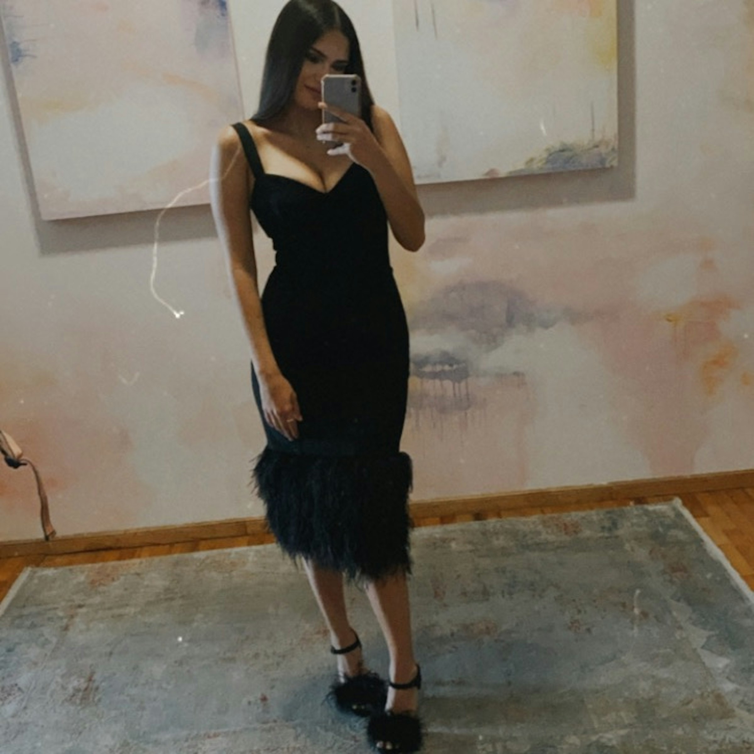 Vestido negro con plumas - $7, | Gloset